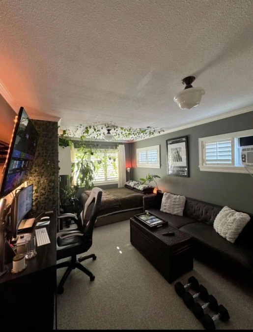 Moody Botanical Workspace