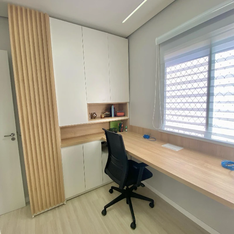 L-Shaped Window Workspace