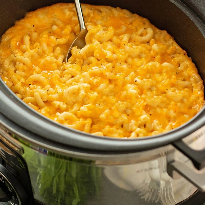 Slow Cooker Macaroni and Cheese