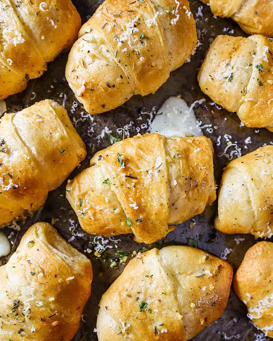 Garlic Butter Crescent Rolls